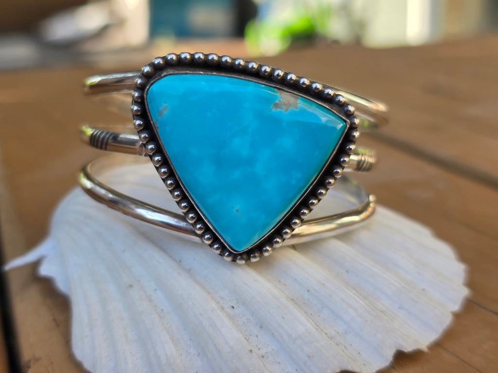 **Handcrafted Sterling Silver Kingman Turquoise Cuff Bracelet – One-of-a-Kind Artisan Jewelry**